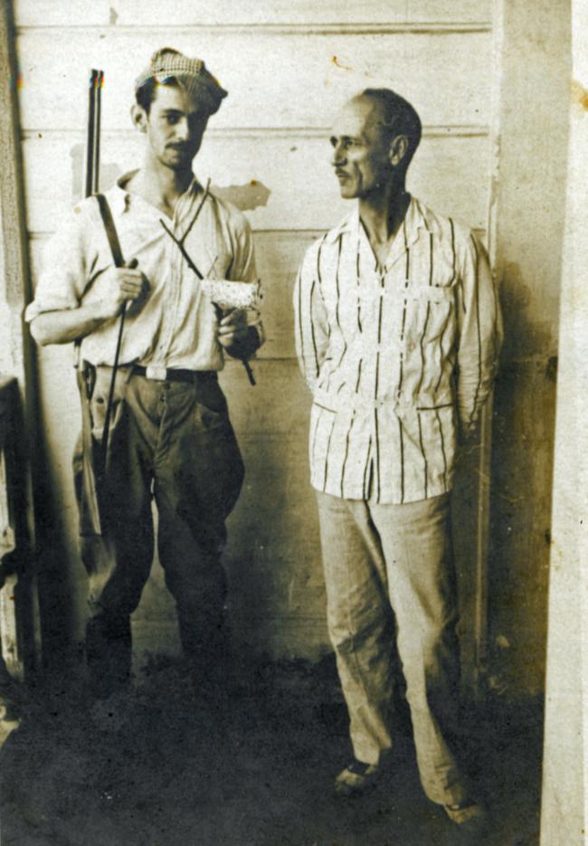 Raul Avelar, à direita. Hospital Regional de Lassance. Lassance, MG. Acervo Casa de Oswaldo Cruz/Fiocruz.Data: 1910. Autor: J. Pinto