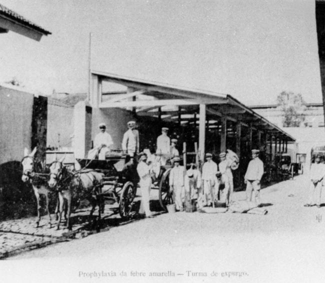 Profilaxia da Febre Amarela: turma de expurgo. Acervo Casa de Oswaldo Cruz/Fiocruz.Data: 1905. Autor desconhecido.