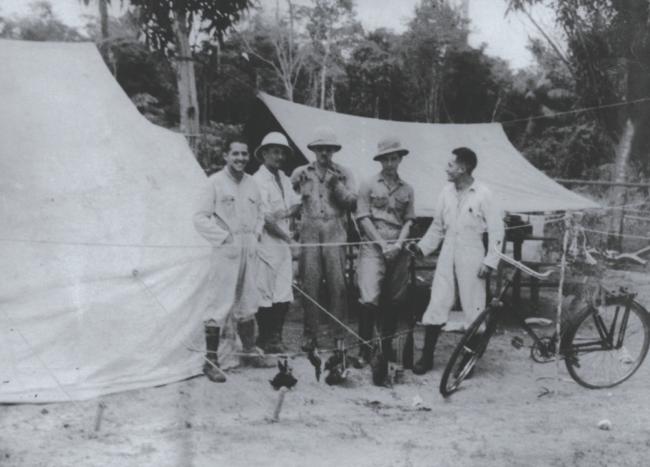 cinco pessoas em um acampamento em Belém do Pará