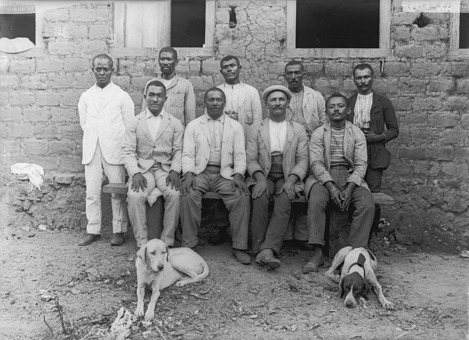 Membros da expedição de Penna e Neiva. De chapéu e bigodes, Octávio do Amaral, chefe dos auxiliares. Acervo: Casa de Oswaldo Cruz. Data: 1912. Autor: José Teixeira