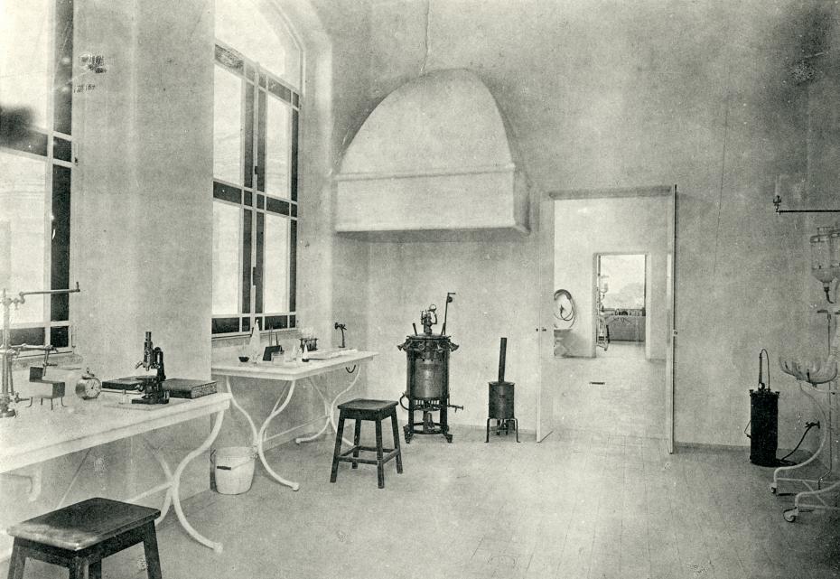 a imagem mostra um antigo laboratório do pavilhão da peste