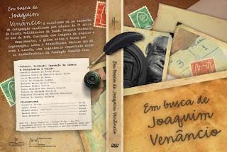 papéis sobrepostos, cartas e cartões com os dizeres "Em busca de Joaquim Venâncio"